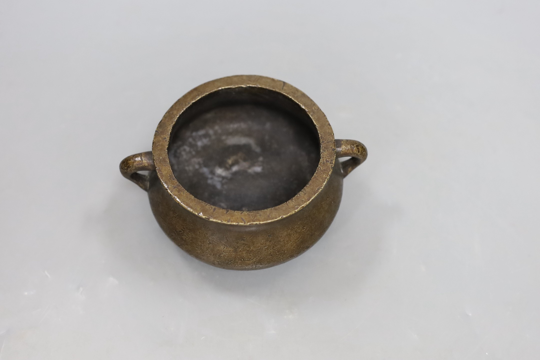 A Chinese bronze censer, 6cms high